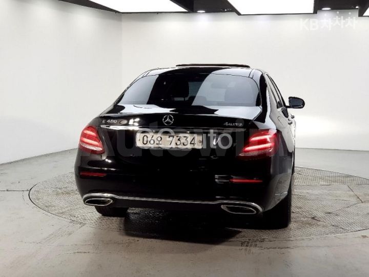 Mercedes-Benz E Class 2018 WDDZF4JB4JA323398 — 3
