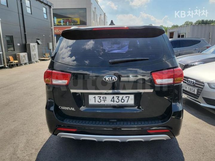 Kia Carnival 2017 KNAMC81ABHS293370 — 4
