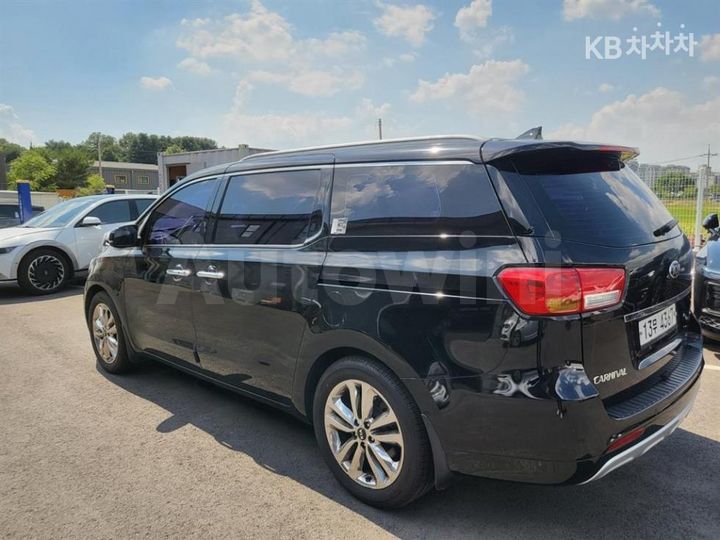 Kia Carnival 2017 KNAMC81ABHS293370 — 5