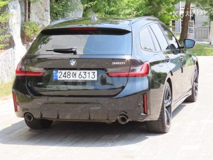 BMW 3 Series 2023 — 3