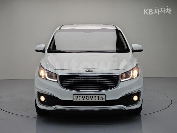 Kia Carnival 2018 — 2