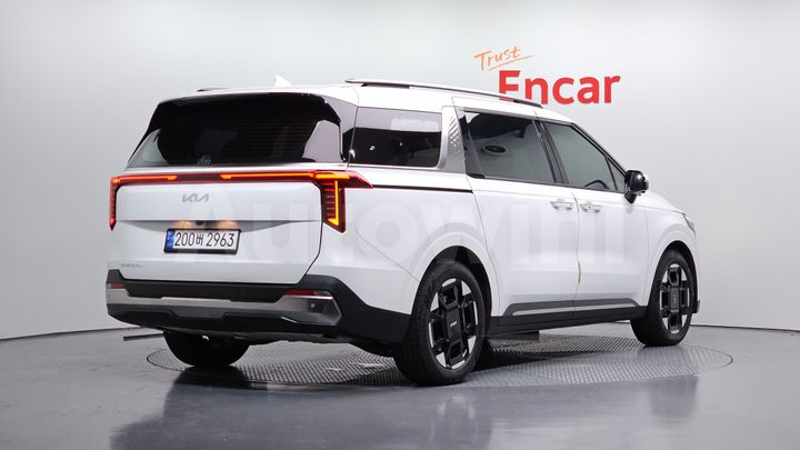 Kia Carnival 2025 — 2