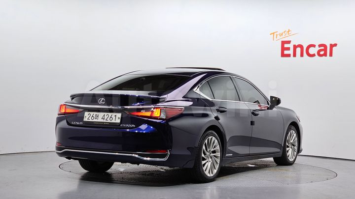 Lexus ES 2019 — 2