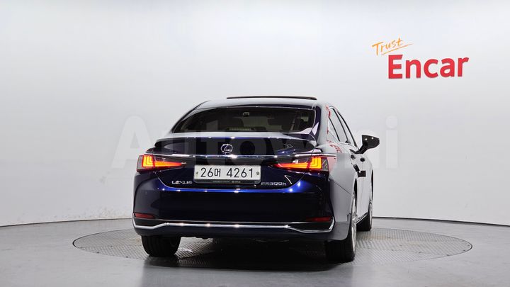 Lexus ES 2019 — 4