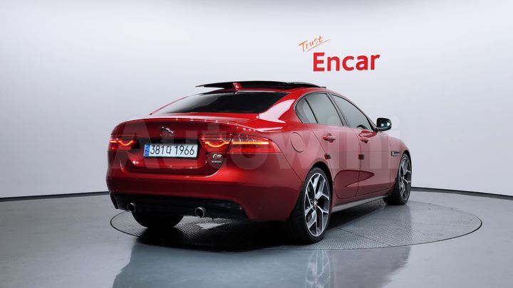 Jaguar XE