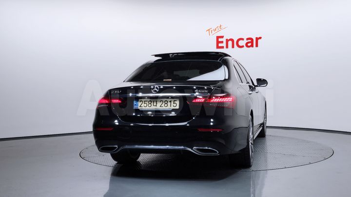 Mercedes-Benz E Class 2022 — 5