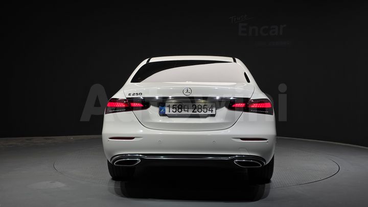 Mercedes-Benz E Class 2022 — 4