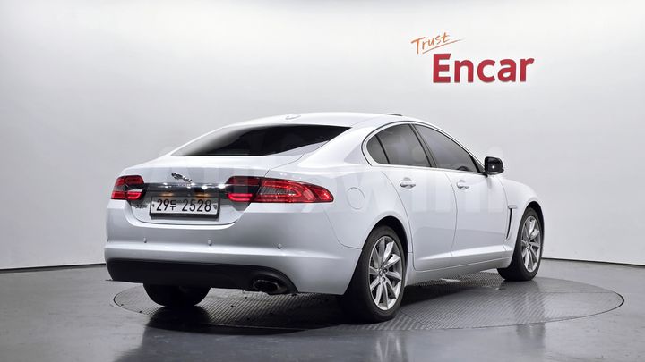 Jaguar XF 2012 — 2