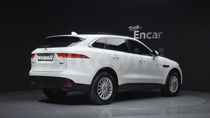 Jaguar F PACE