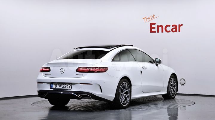 Mercedes-Benz E Class 2022 — 2