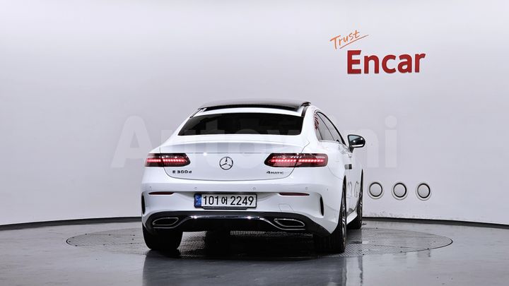 Mercedes-Benz E Class 2022 — 4