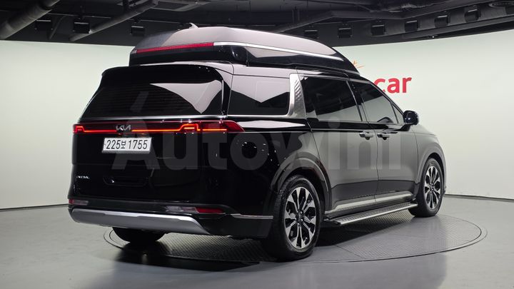 Kia Carnival 2023 — 2