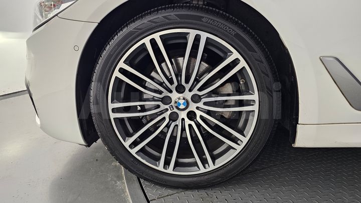 BMW 5 Series 2020 — 5
