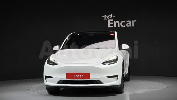 Tesla Model Y 2023 — 3