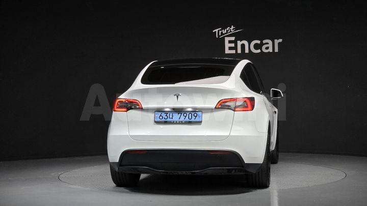 Tesla Model Y 2023 — 4
