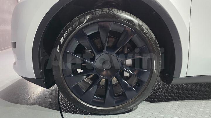 Tesla Model Y 2023 — 5