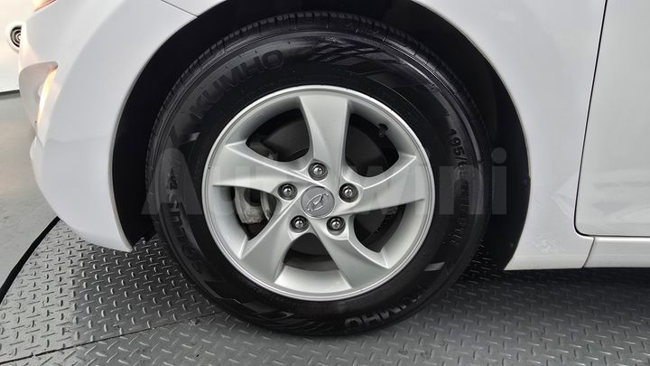 Hyundai Avante 2015 — 5