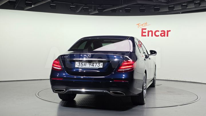 Mercedes-Benz E Class 2019 WDDZF4JB6KA596473 — 4