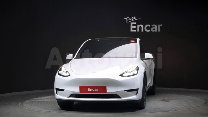 Tesla Model Y 2024 — 3