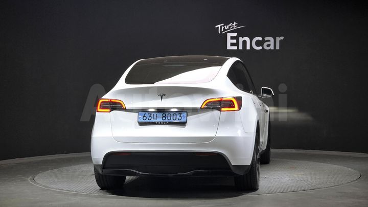 Tesla Model Y 2024 — 4
