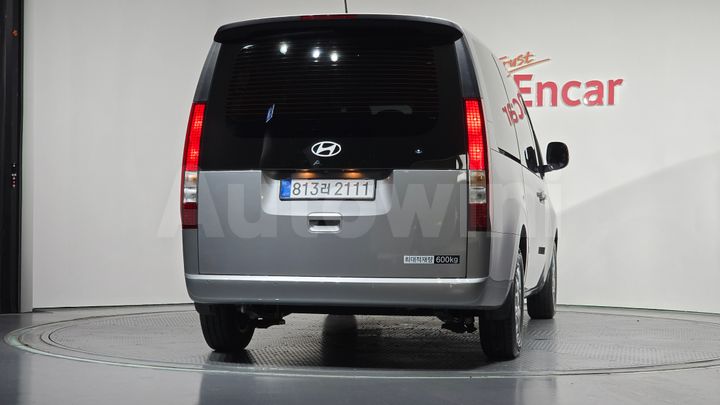 Hyundai Staria 2025 — 4