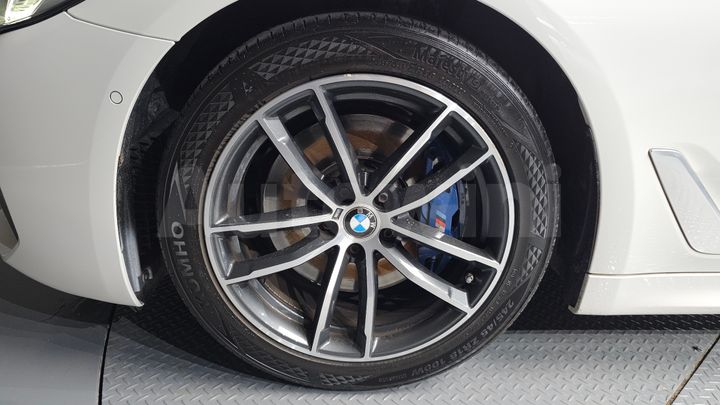 BMW 5 Series 2021 — 5