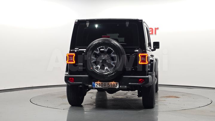 Jeep Wrangler 2025 — 4