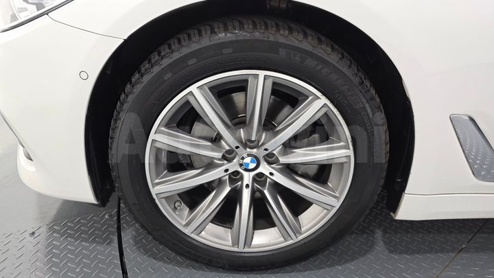BMW 5 Series 2019 — 5