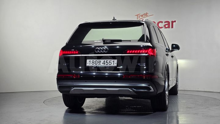 Audi Q7 2023 — 4