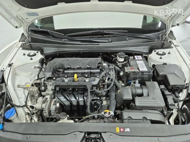 Hyundai Avante 2023 — 5