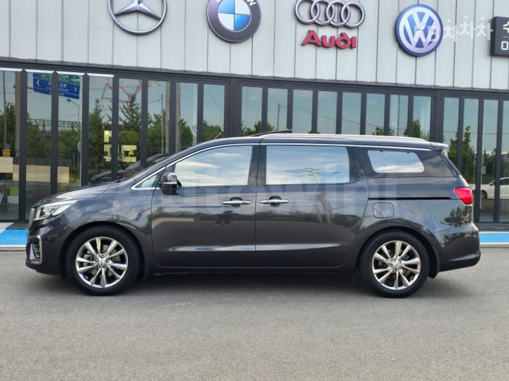 Kia Carnival 2019 KNAME81ABKS581390 — 3