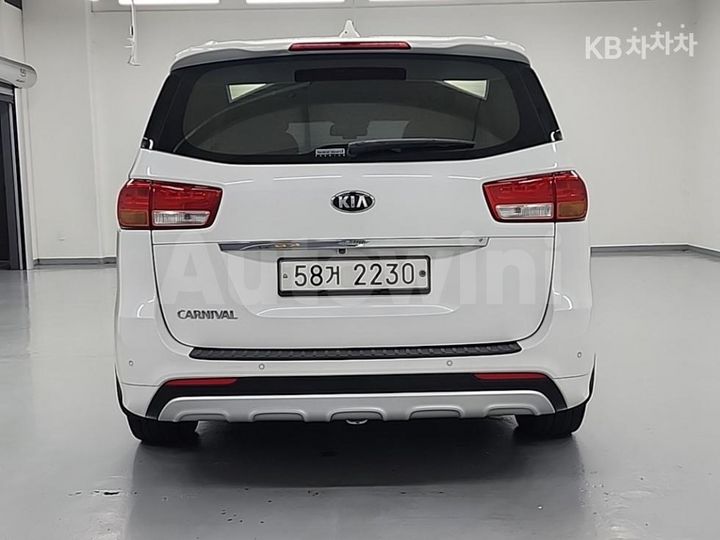 Kia Carnival 2018 KNAMD81ABJS392131 — 3