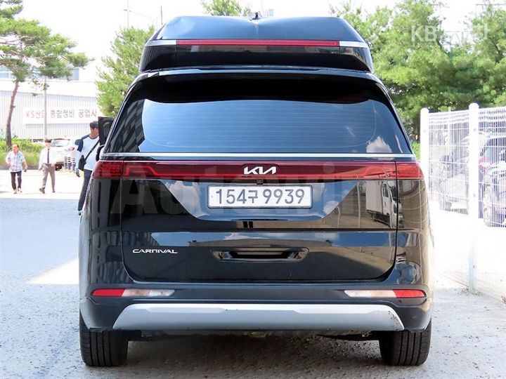 Kia Carnival 2022 KNANE81BBNS161283 — 4