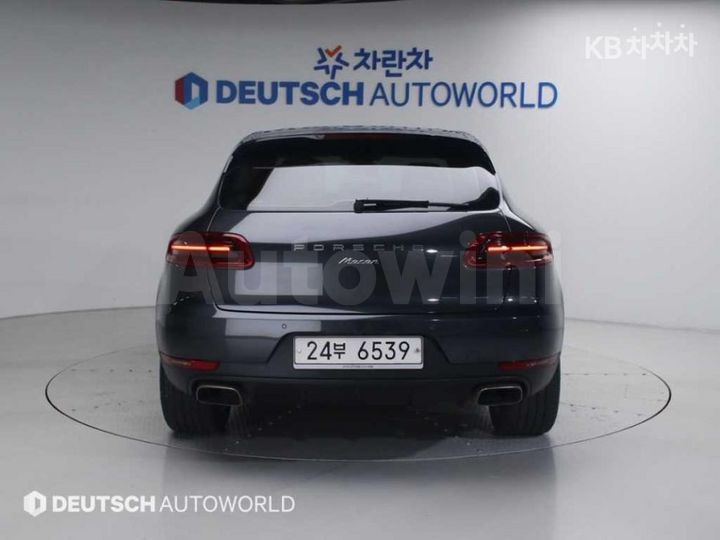 Porsche Macan 2018 WP1AA2951JLB21064 — 4