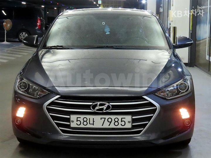 Hyundai Avante 2018 KMHD641DBJU738067 — 2