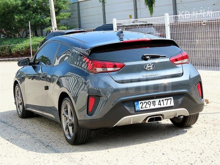 Hyundai Veloster 2018 KMHTF61AGJU007441 — 3
