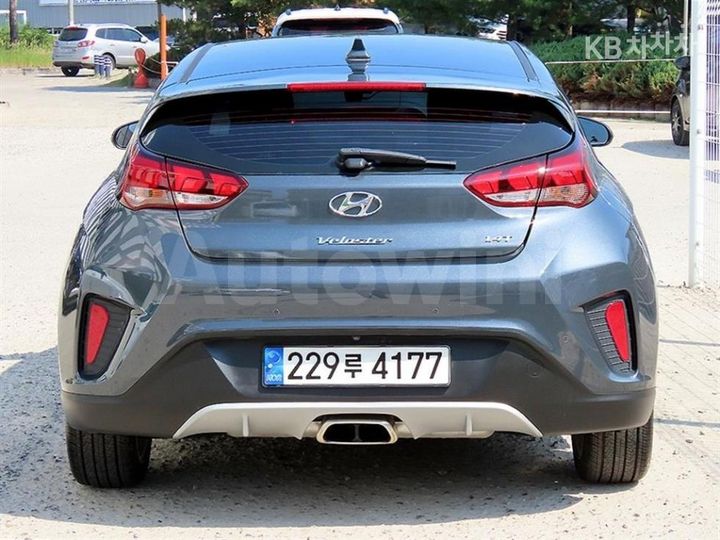 Hyundai Veloster 2018 KMHTF61AGJU007441 — 4