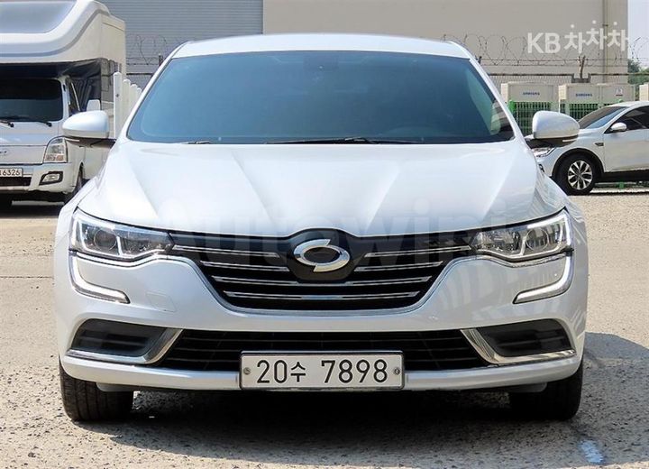 Renault SM6