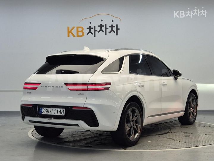Genesis GV70 2022 KMTMB81ADNU075593 — 3