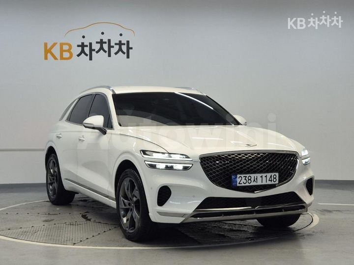Genesis GV70 2022 KMTMB81ADNU075593 — 4