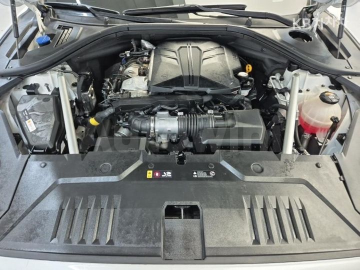 Genesis GV70 2022 KMTMB81ADNU075593 — 5