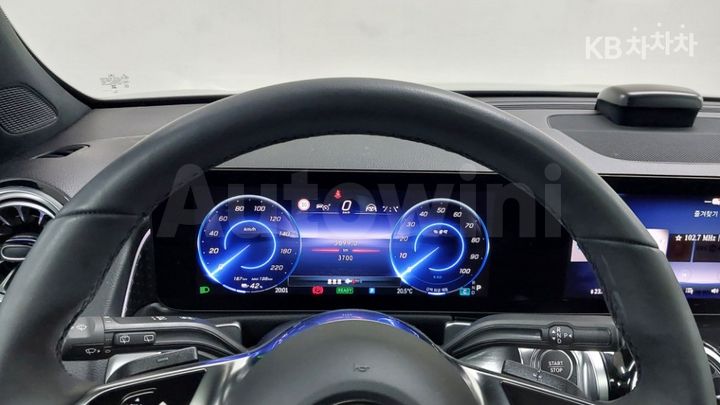 Mercedes Benz EQB