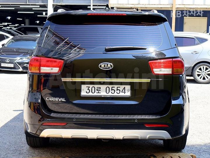 Kia Carnival 2017 KNAMC81ABHS251864 — 3