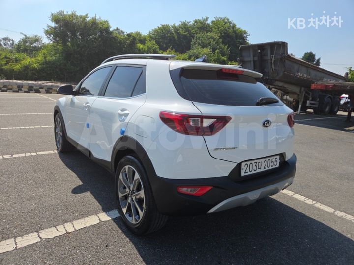Kia Stonic 2019 KNADC815GKS334645 — 4