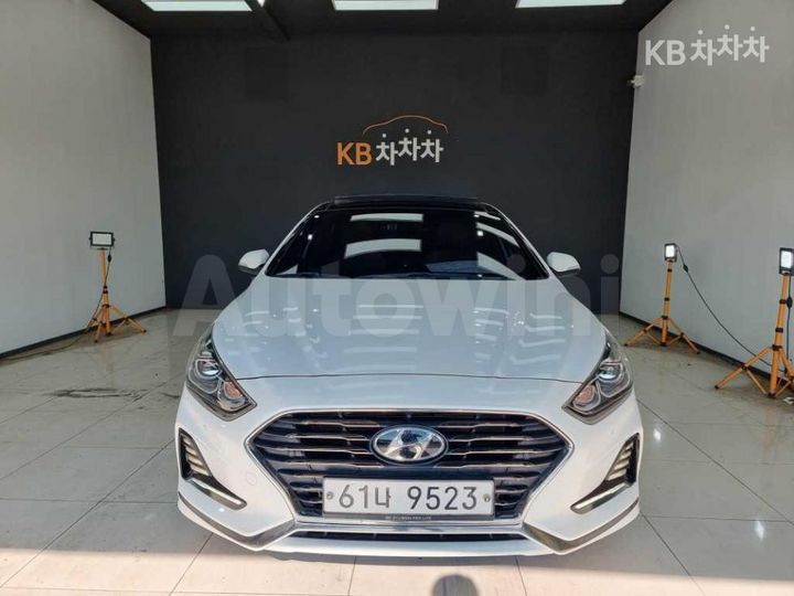 Hyundai Sonata 2018 KMHE341CBJA346208 — 2