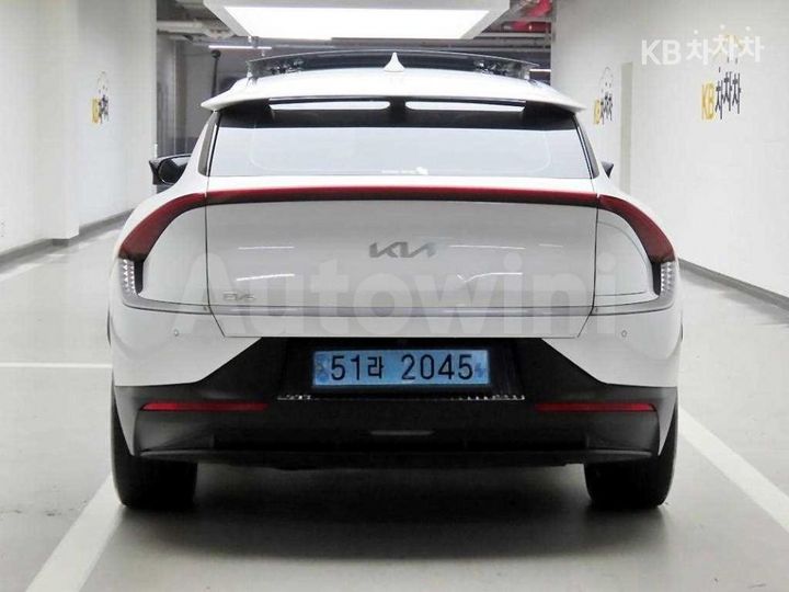 Kia EV6 2022 KNAC281CPNA074871 — 3