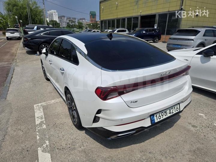 Kia K5 2022 KNAG541ABNA174130 — 2