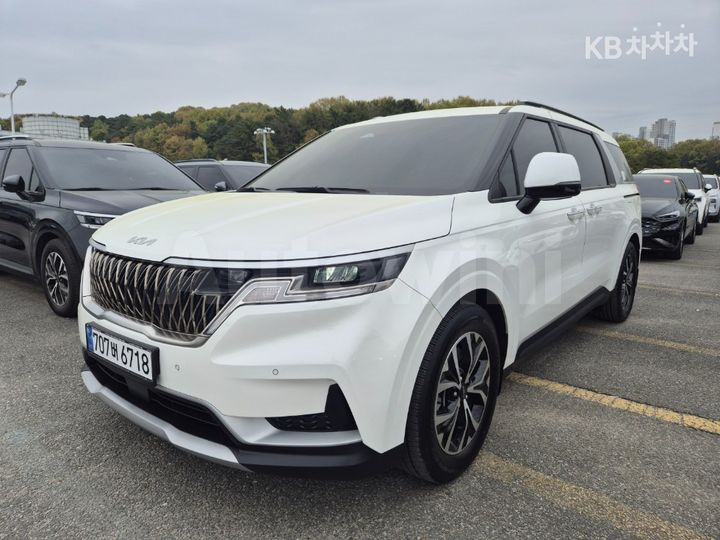 Kia Carnival 2023 — 2