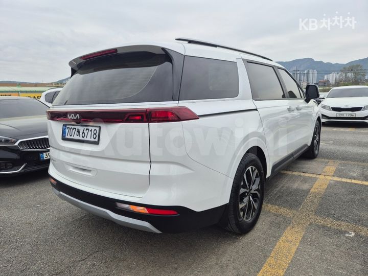 Kia Carnival 2023 — 4