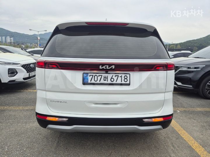 Kia Carnival 2023 — 5
